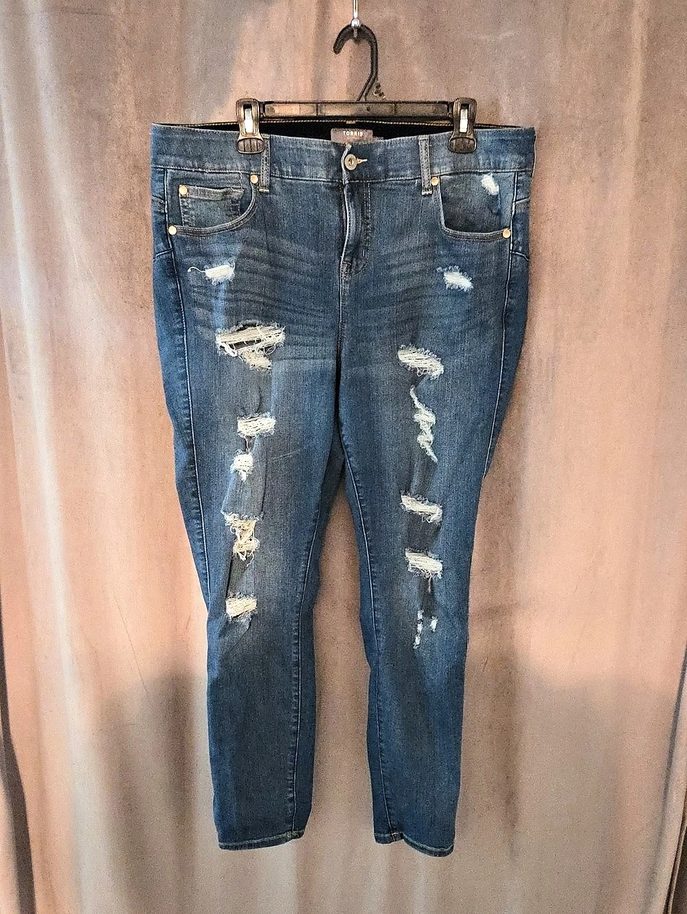 Torrid Bombshell Skinny Destructed Jeans Size 18T